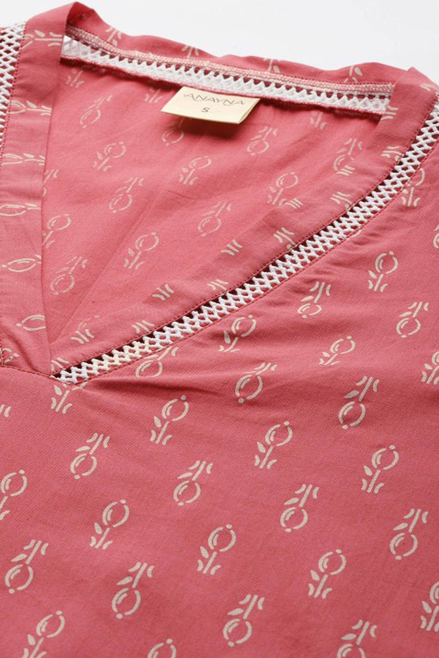 Simple kurti in pink with V-neck detail
