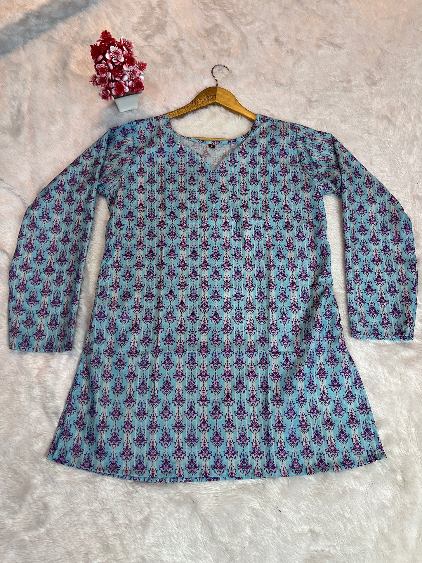 women tunic styled for casual date outfit