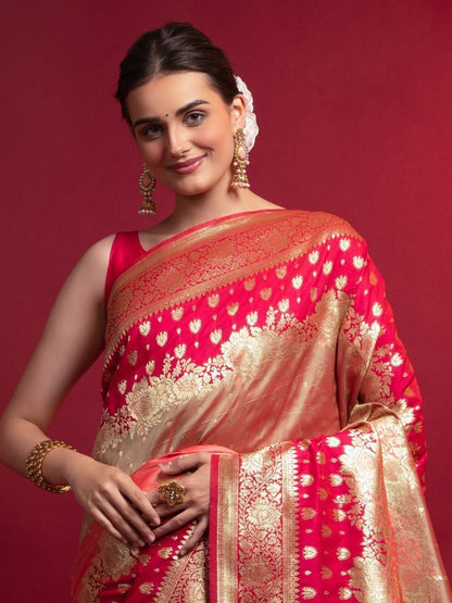 Saree – Contemporary style meets timeless tradition.
