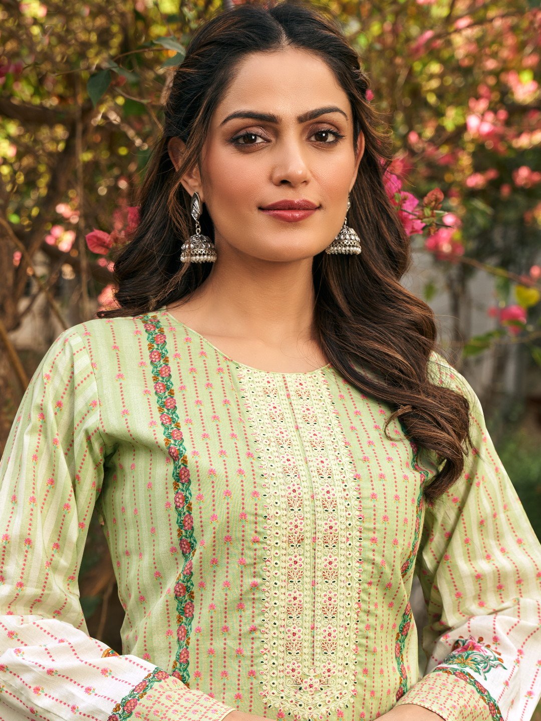 Green colour cotton wear symbolizes freshness and festivity – great for Mehndi or family gatherings.
