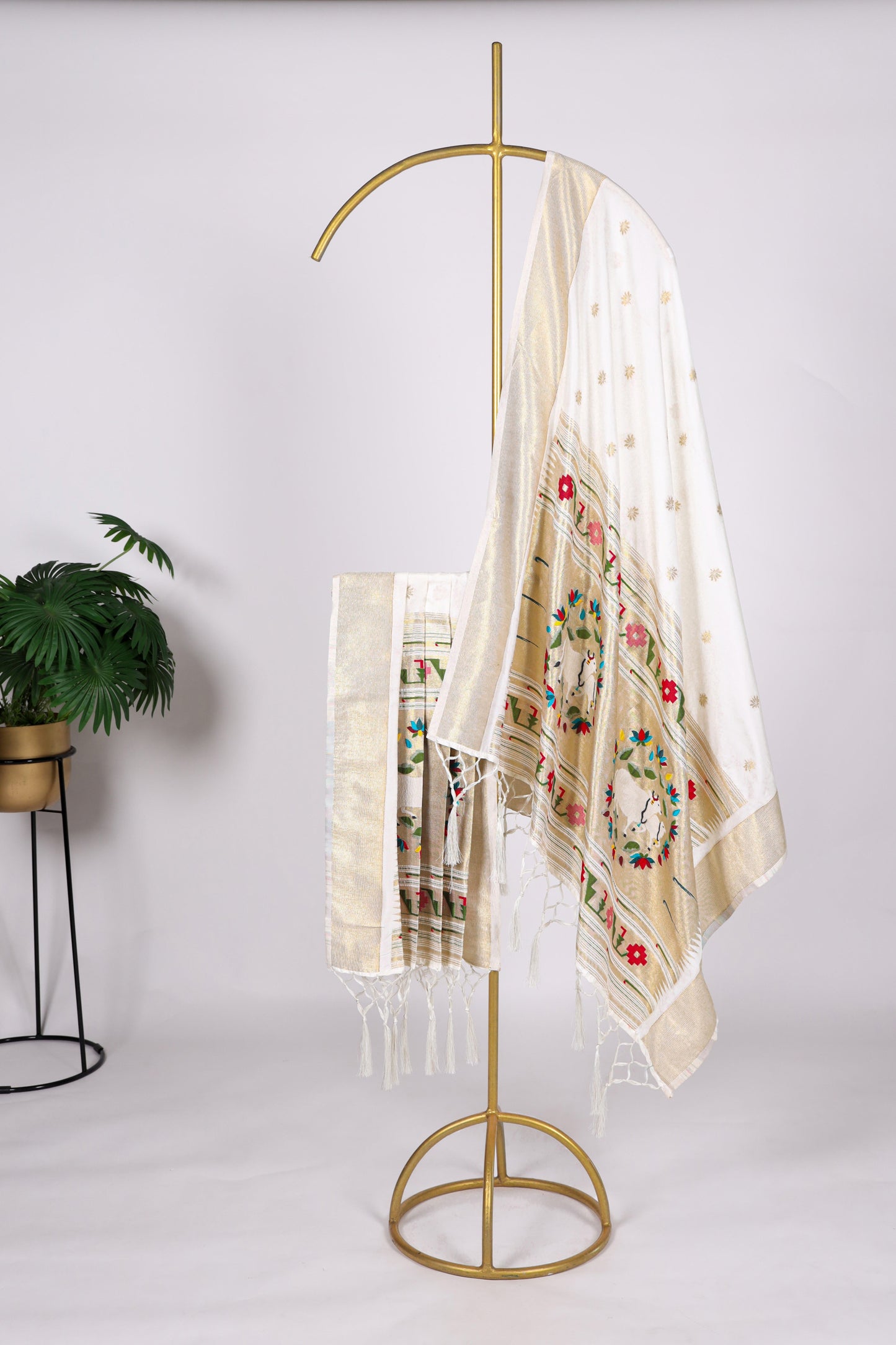 off-white banarasi dupatta jacquard full view
