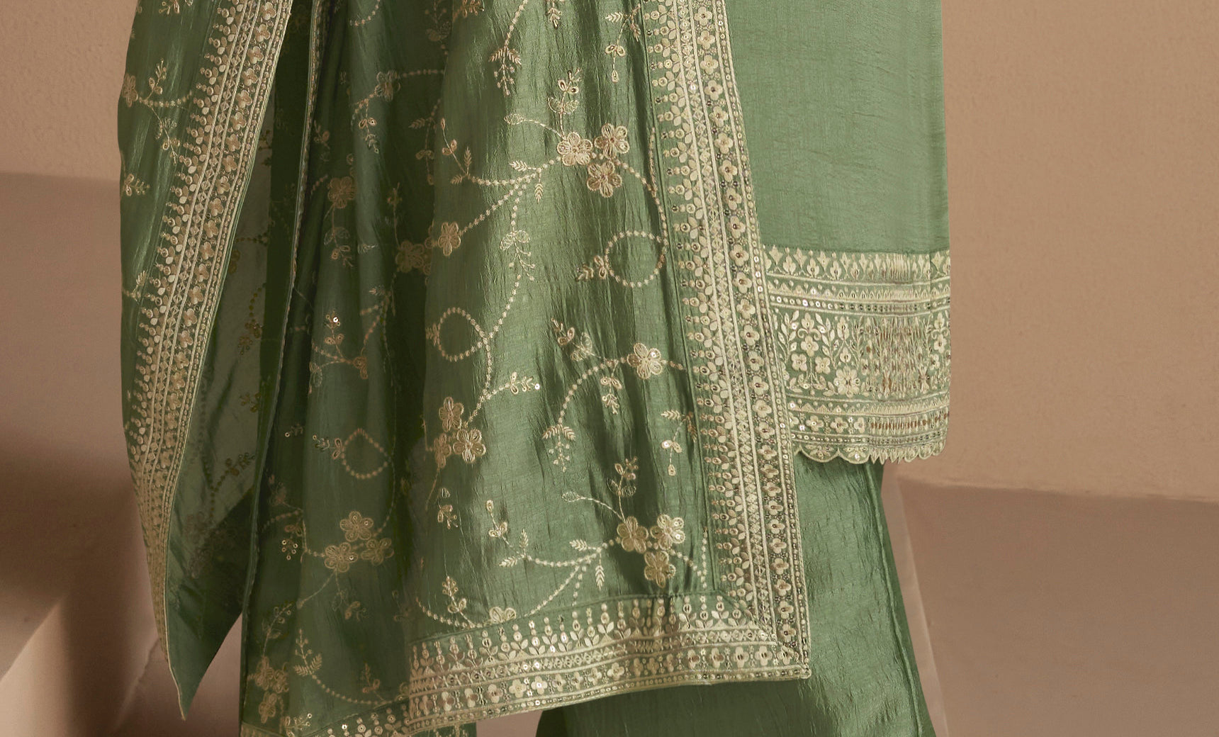 elegant salwar kameez for festive occasions in the USA