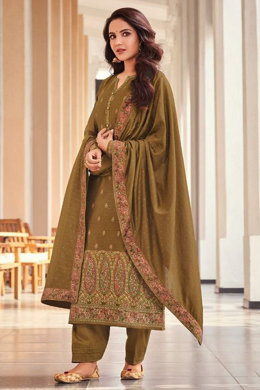 Woman wearing a traditional outfit with a patterned shalwar kameez USA wear.