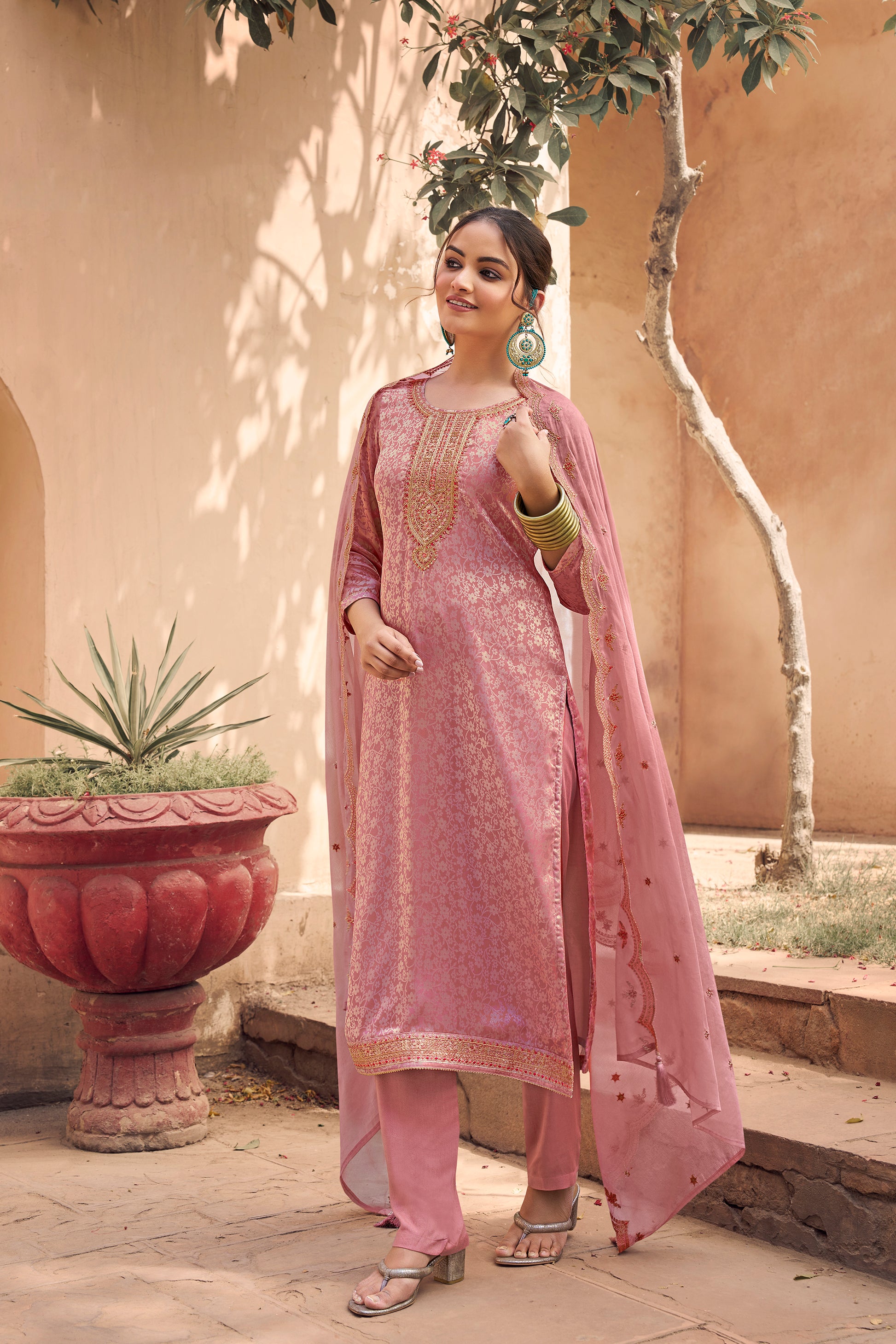Light pink kameez with thread embroidery front view