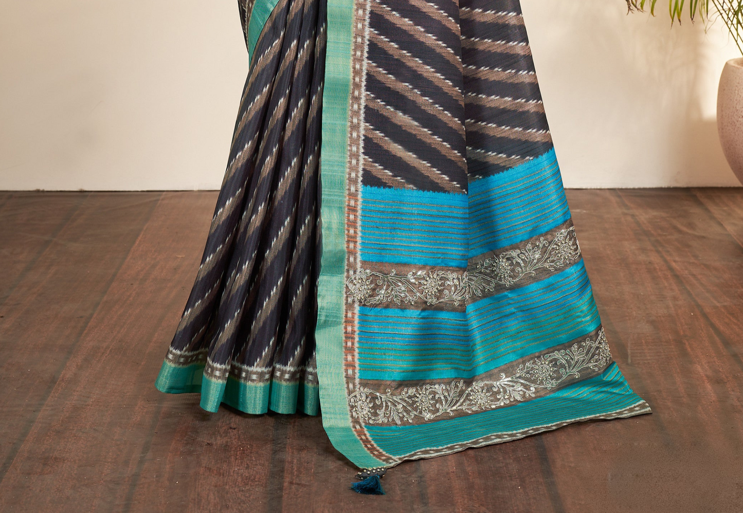 Latest Designer Saree Suits with Blouse for Indian Women Wedding Wear