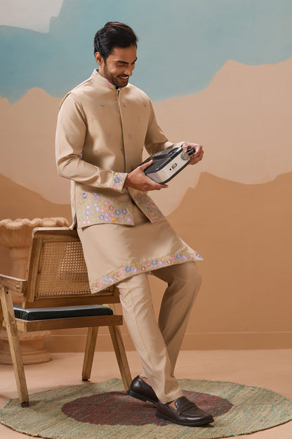 Indian Kurta For Men Designed For Cultural Events
