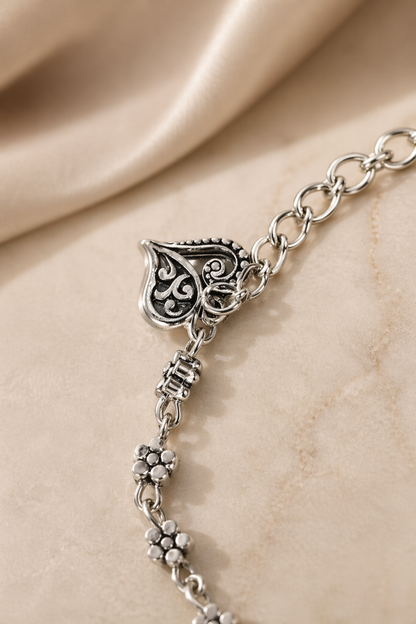 detailed view of clasp and chain links