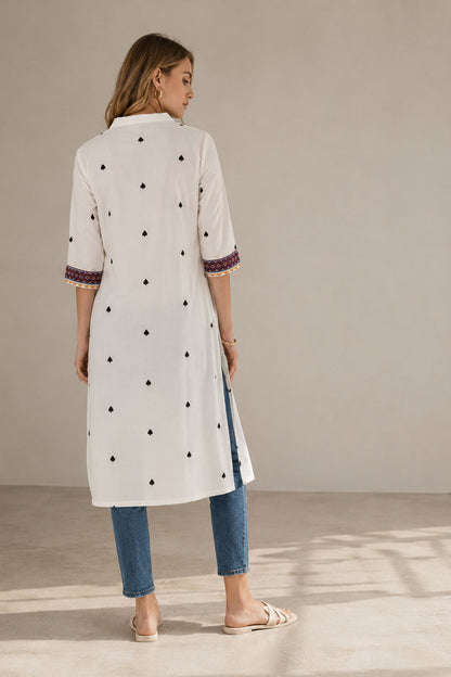 back view of white kurti with side slit styling