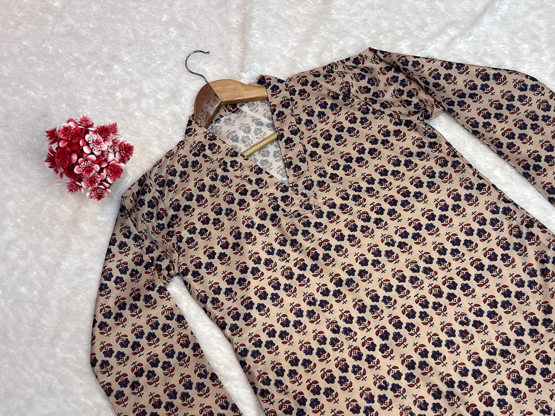 detailed fabric texture of heavy maslin silk women top