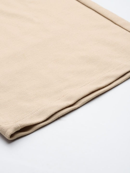 Relaxed city look with beige trouser pants
