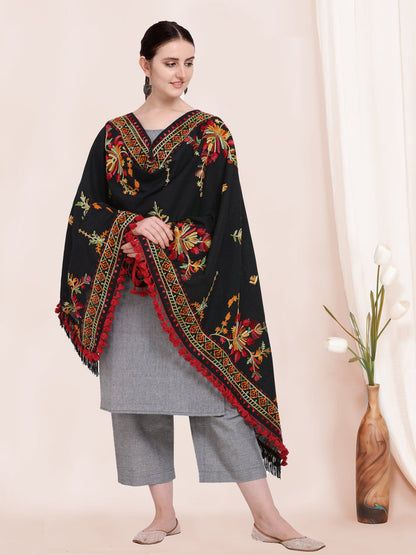 Traditional black scarf with refined embroidery finish
