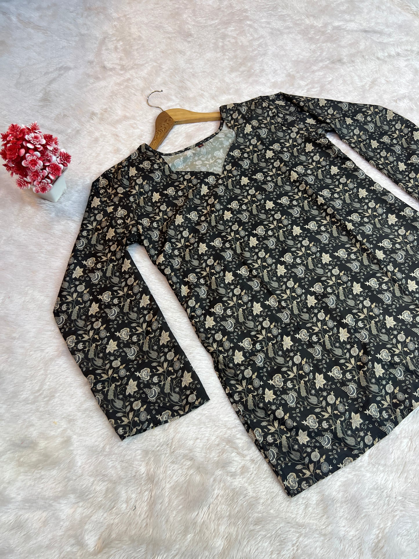 minimal black top for women everyday styling