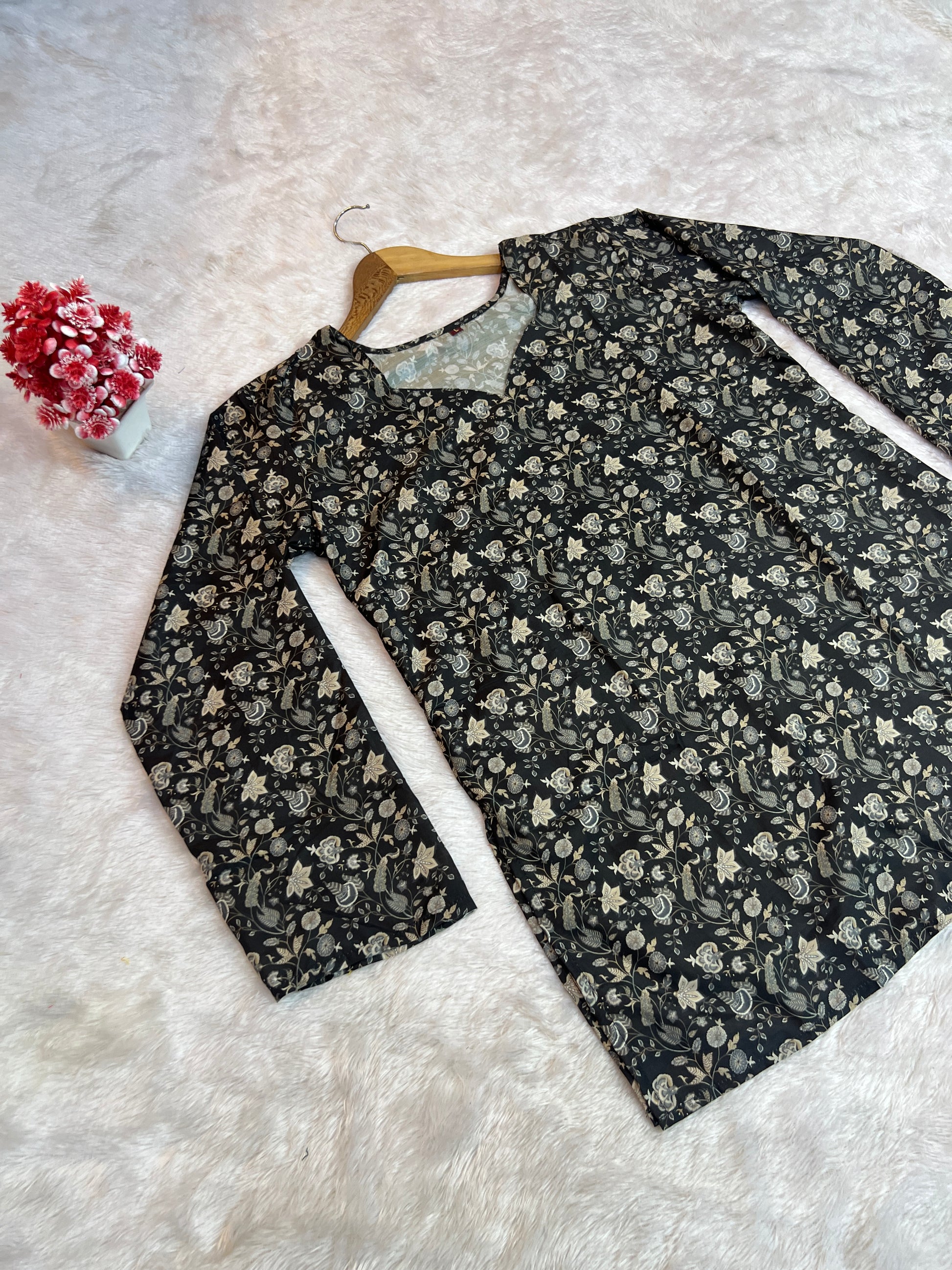 minimal black top for women everyday styling