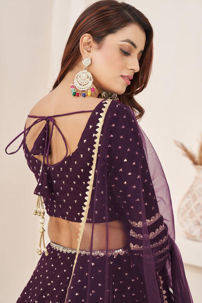 lehenga hemline embroidery close up