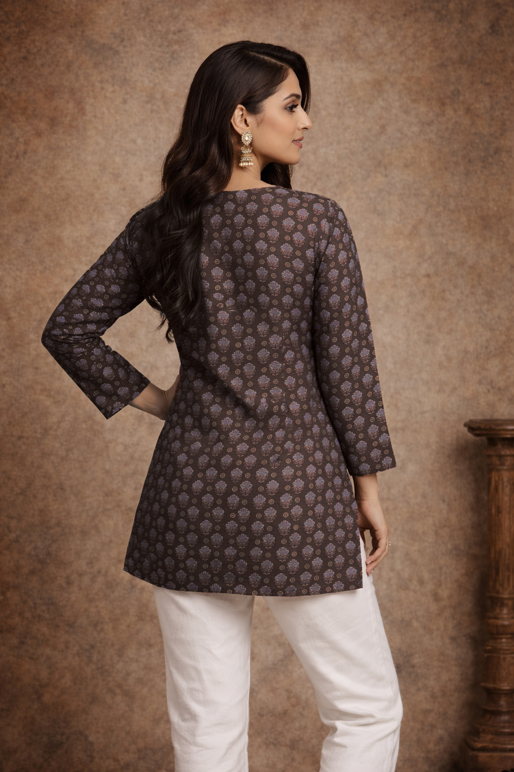 brown top back view showing print continuity