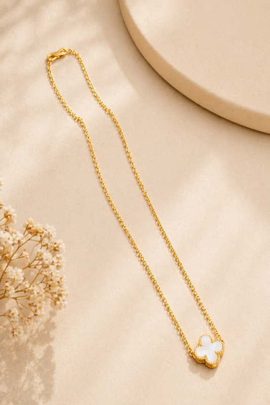 gold clover pendant necklace in luxury box