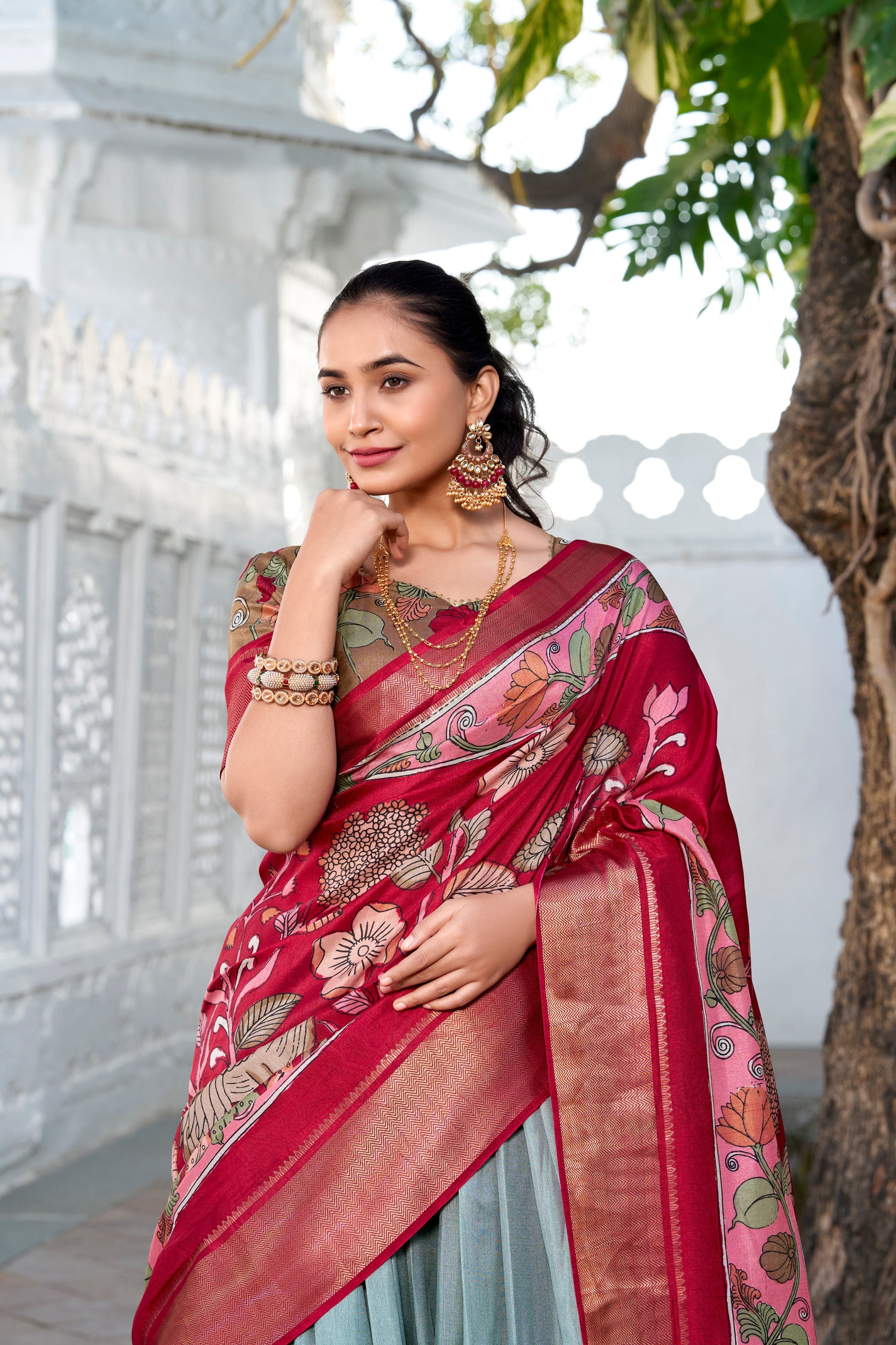 Dola silk lehenga choli ghagra with Kalamkari print detail