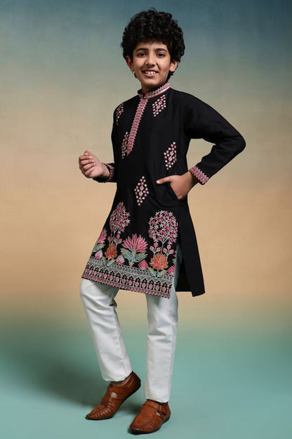 detailed sleeve embroidery on stylish kurta for men