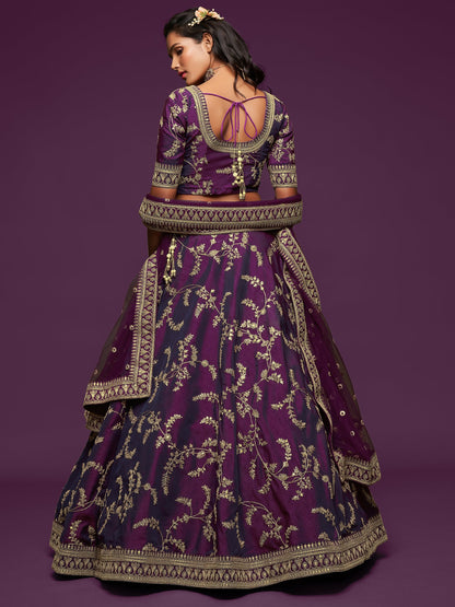 Sequins highlights under lighting on reception lehenga