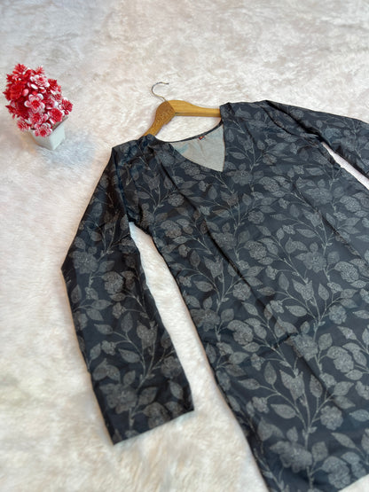 soft drape maslin silk tunic fabric texture view