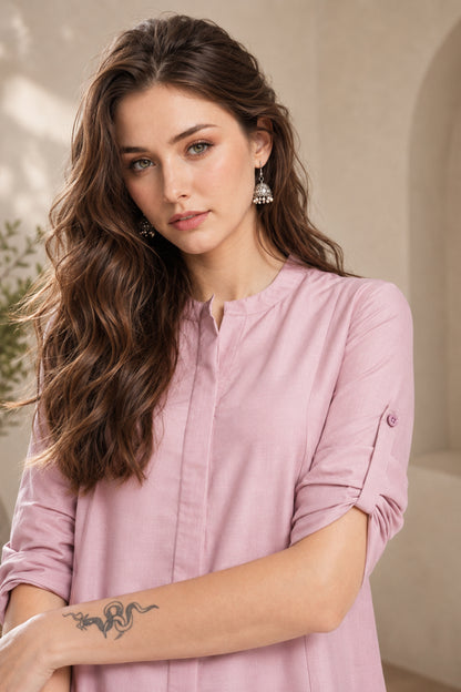 Dusty rose pink solid tunic paired with relaxed jeans