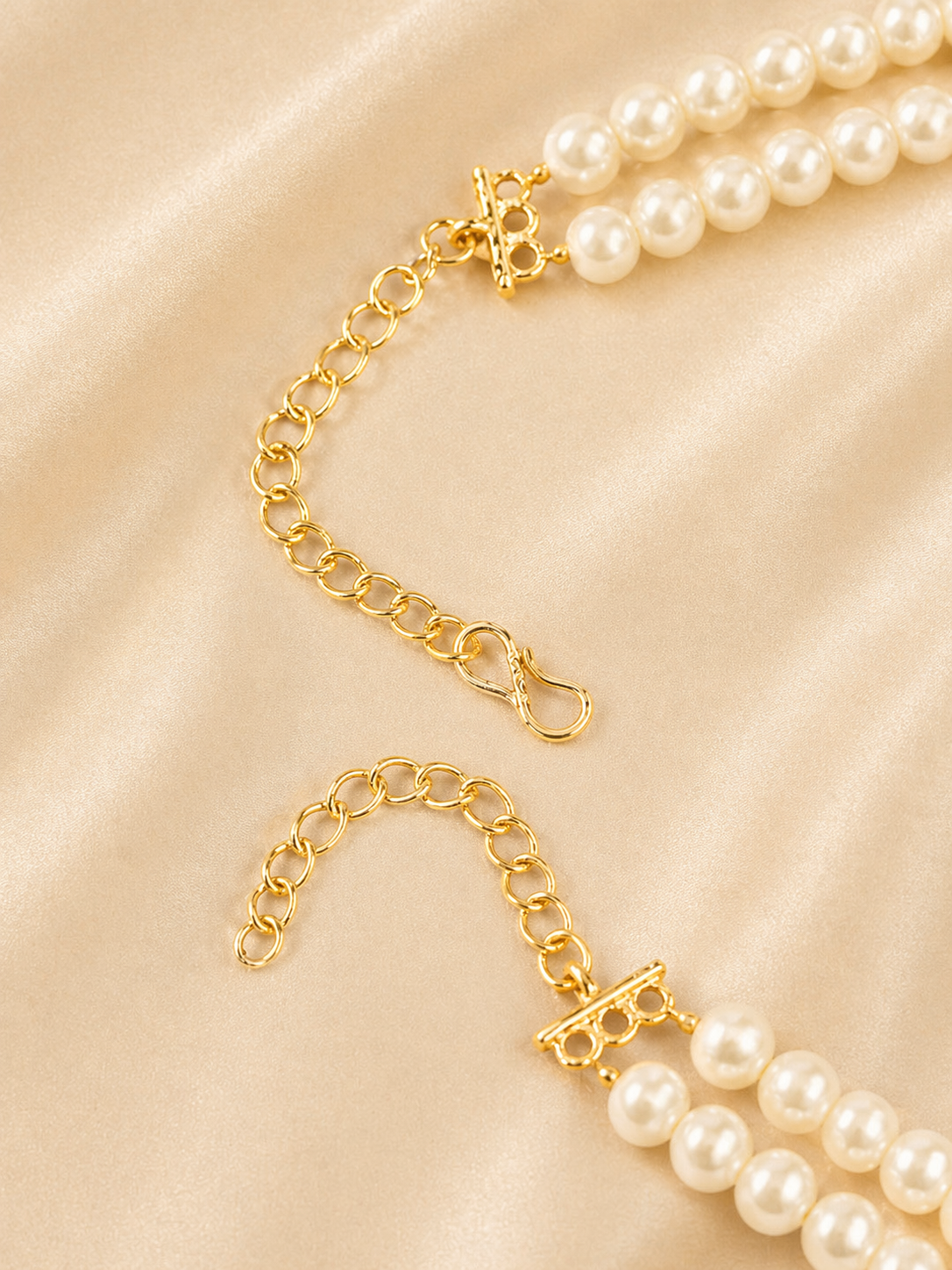 elegant pearl necklace styling