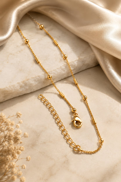 Indian fashion jewellery necklace styled with a cream saree
