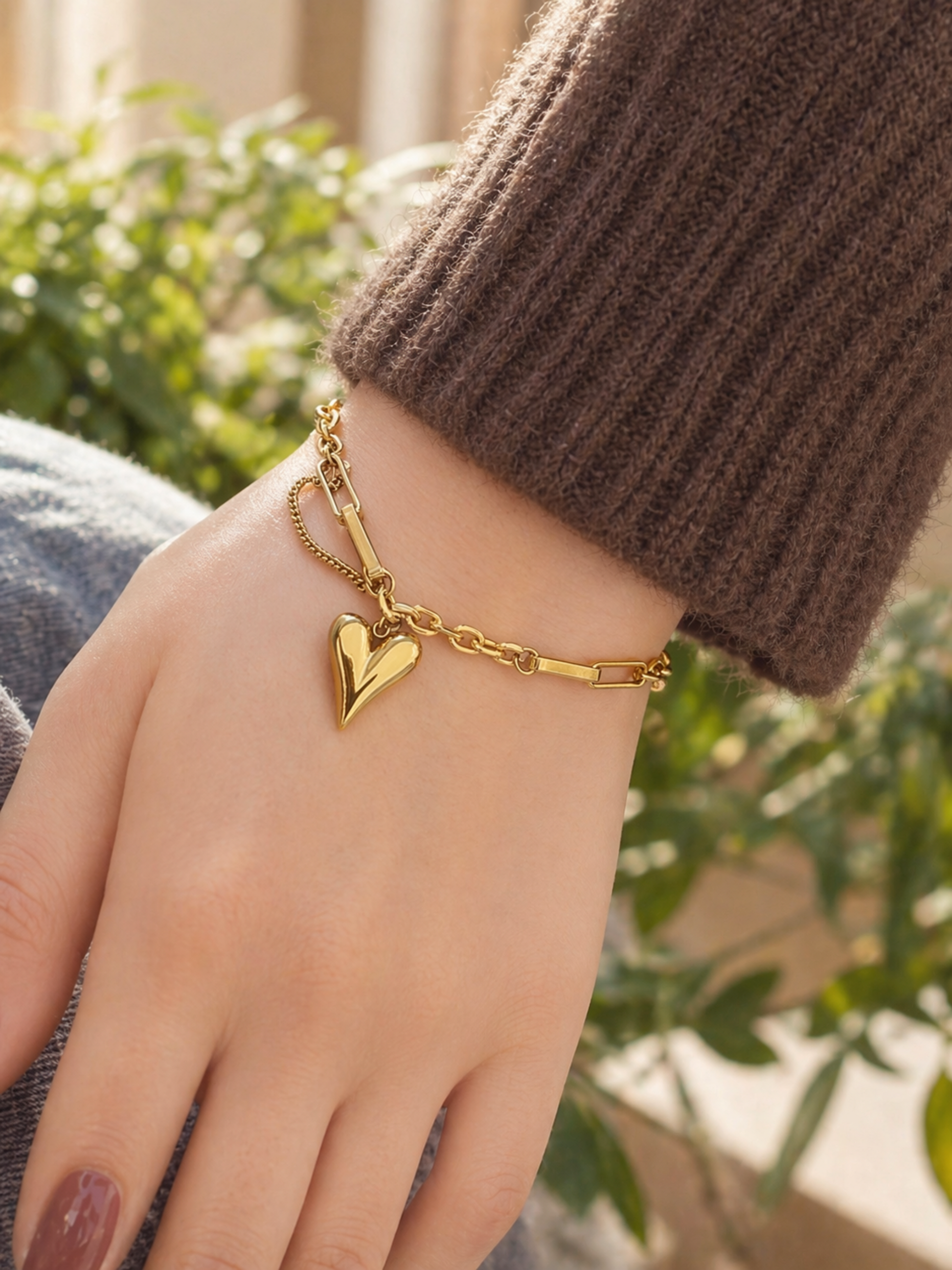 gold link bracelet with heart pendant detail
