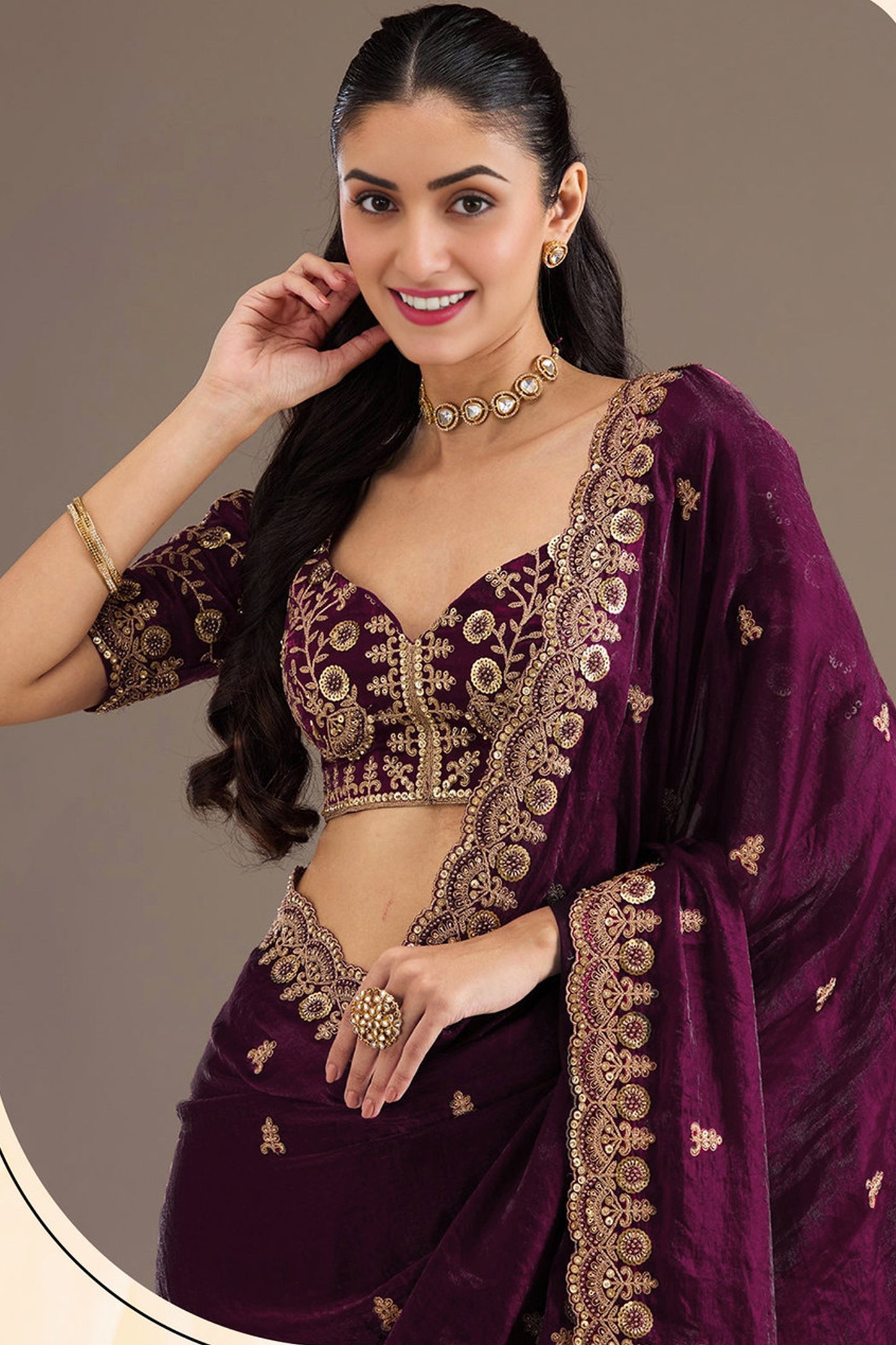 Close detail of Heavy Zari And Embroidery on Silk saree