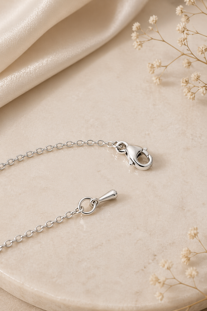 dainty silver anklet close-up clasp