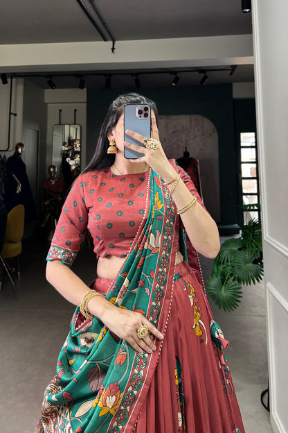 Close-up of foil accents on Kalamkari design