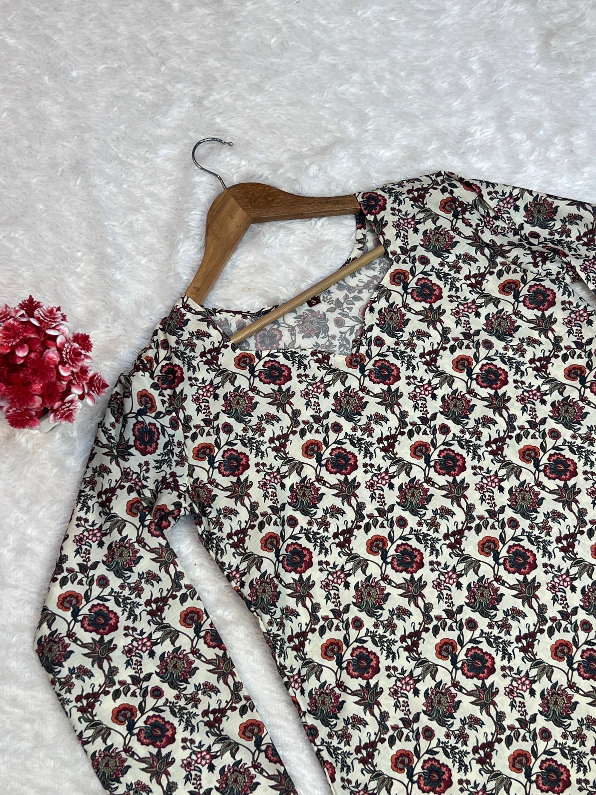 fabric texture of Maslin Silk with printed detailing