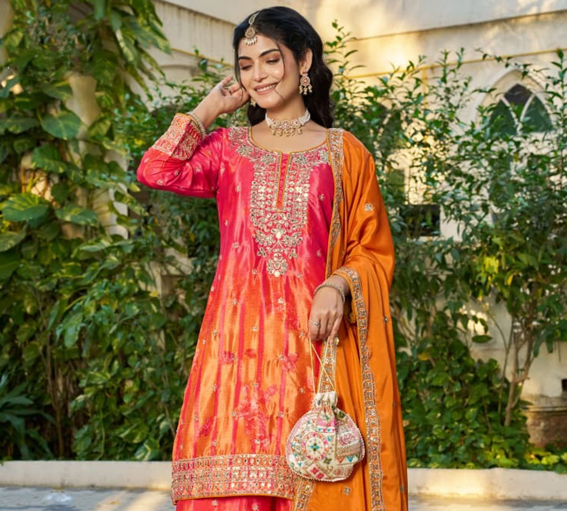 Detailed Chinon suit with Jari+Sequence embellishment
