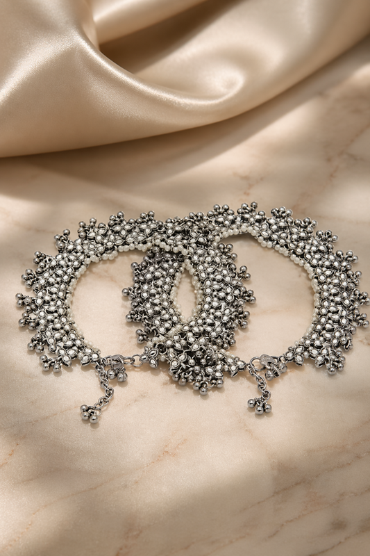 oxidized silver anklet with pearls close up
