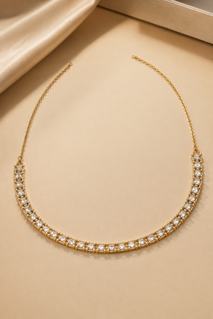 waist chain with structured stone line and fine links