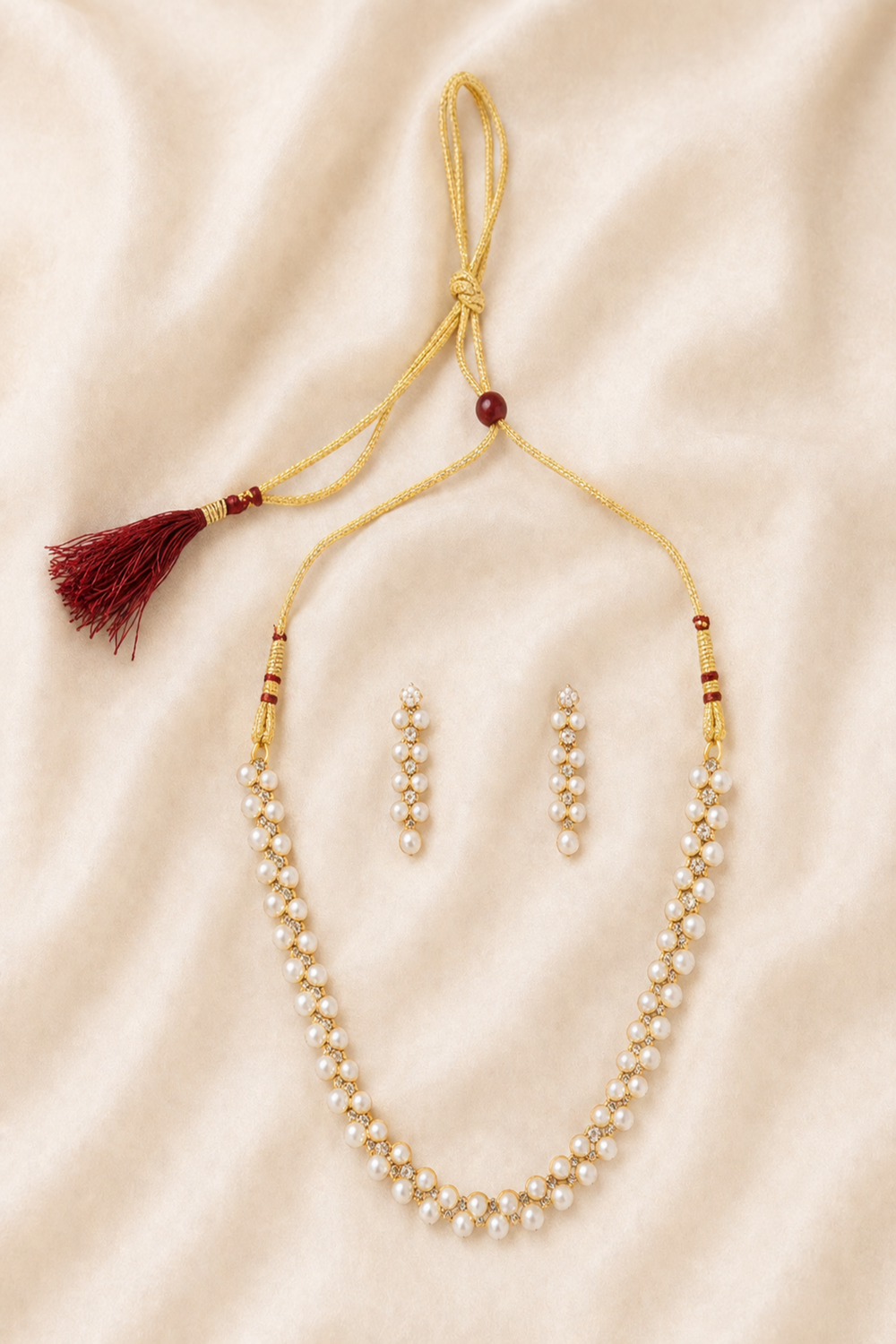 Pearl choker Indian jewellery set with gold-tone links