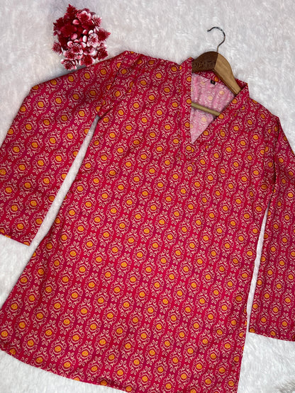 modern digital print pink top street style