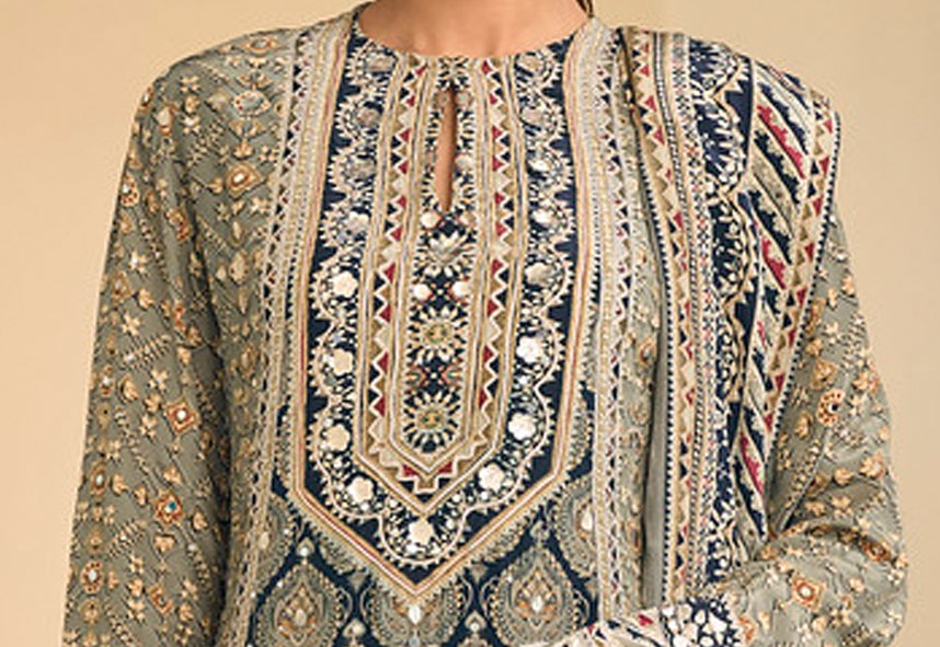 Printed design detail on the pistachio green dupatta
