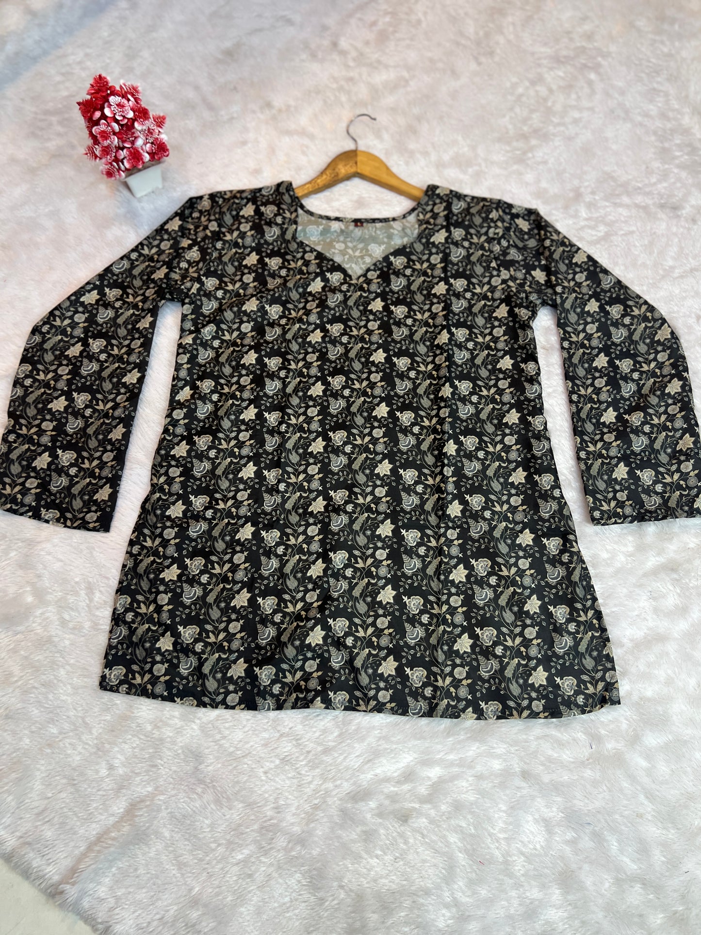 women top floral print fabric texture detail