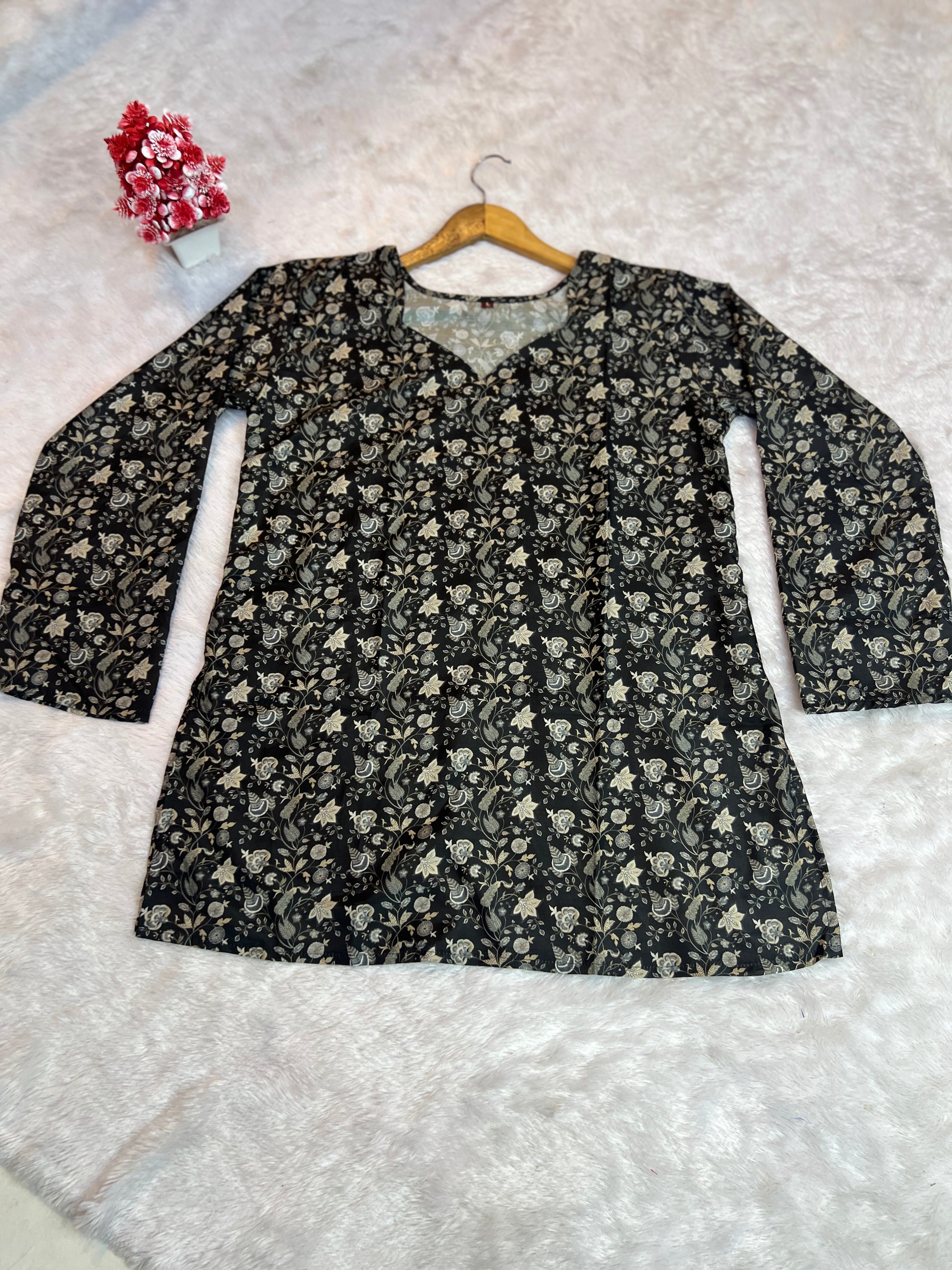 women top floral print fabric texture detail