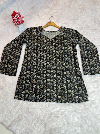 women top floral print fabric texture detail