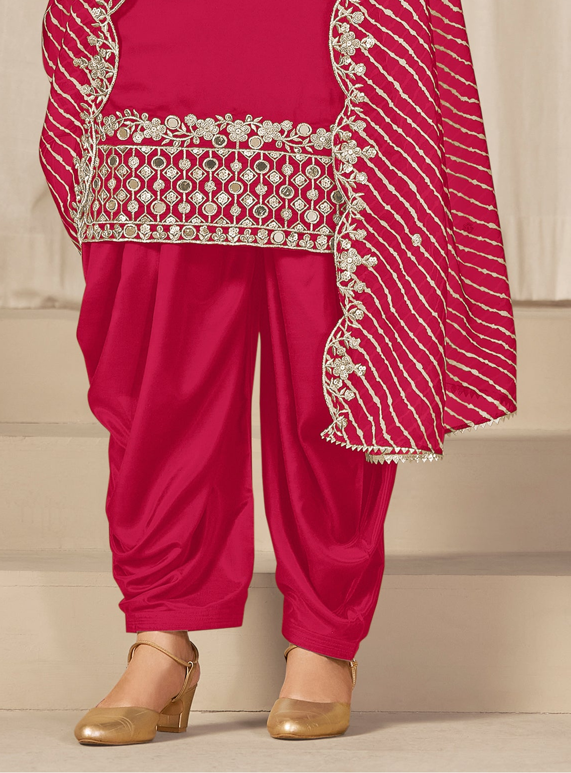 Red patiala suit for partywear with traditional style