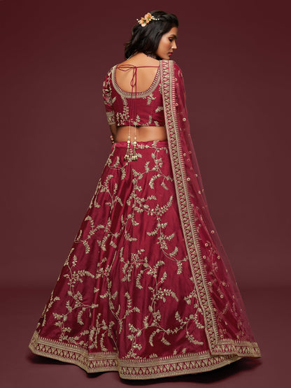 lehenga hemline with zari accents detail shot