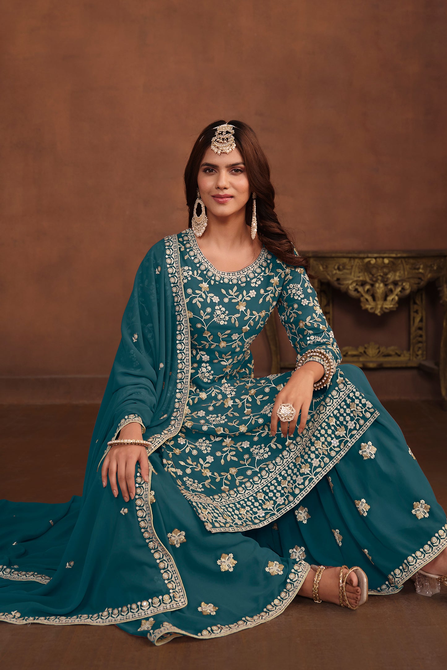Teal blue dupatta with embroidery detail