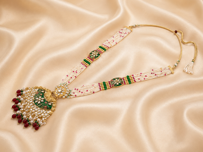 Traditional necklace set with pearl-like bead drops