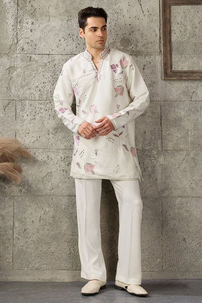 Full-length view of the white traditional men's outfit