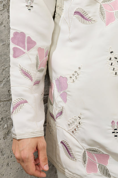 Sleeve detail of the white men's kurta