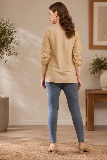 Beige tunic paired with blue denim for casual styling